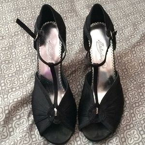 MichaelAngelo black strappy wedge heels size 8